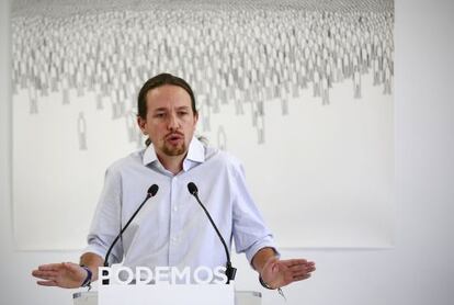 Pablo Iglesias, líder de Podemos comparece tras la reunión de su grupo, en su sede de Madrid. FOTO: LUIS SEVILLANO.