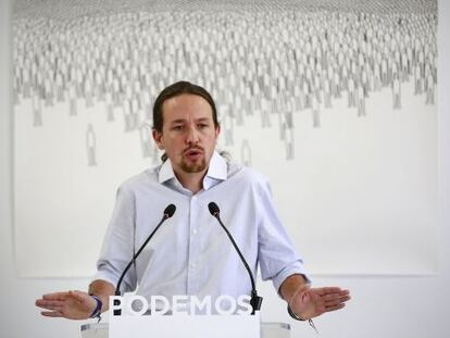 Pablo Iglesias, líder de Podemos comparece tras la reunión de su grupo, en su sede de Madrid. FOTO: LUIS SEVILLANO.