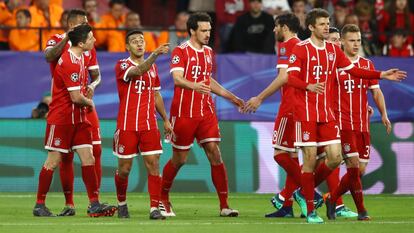 Los jugadores del Bayern celebran el segundo tanto ante el Sevilla.