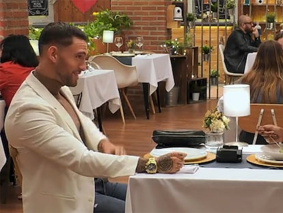 Fotograma del vídeo de 'First Dates' que se ha hecho viral estos días.