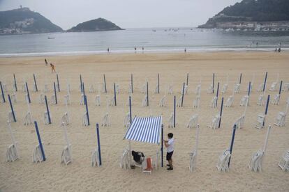 Esta es la imagen que presenta hoy la playa de La Concha, en San Sebastián.