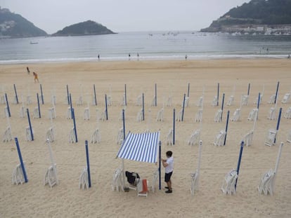 Esta es la imagen que presenta hoy la playa de La Concha, en San Sebastián.