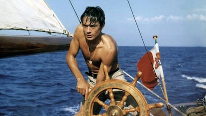 Alain Delon en 'A pleno sol' (1960), intentando enderezar el timón. Nuestro redactor no se mostró tan diestro.