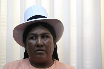 Serafina Illa habla durante una entrevista en Lima, Perú, en noviembre de 2011. Illa dijo que tras la esterilización forzada, a la que fue sometida después de tuvo a su séptimo hijo a los 34 años, los médicos la declararon muerta y la enviaron a la morgue. Su esposo la rescató cuando llegó al lugar y la encontró viva.