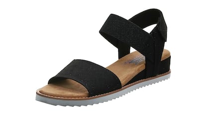 Sandalias Skechers ergonómicas y con cuña para mujer, disponibles en distintos colores y perfectas para pies delicados