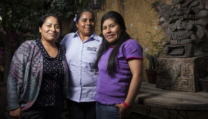 Margarita Cruz, Hermelinda Tiburcio y Carolina V&aacute;zquez. / SA&Uacute;L RUIZ