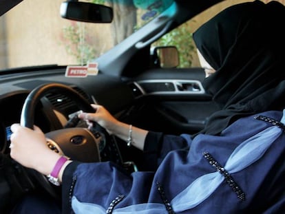 Mulher ao volante, em Riad