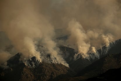 Incendio en Casaio, Carballeda de Valdeorras (Ourense), el sábado.