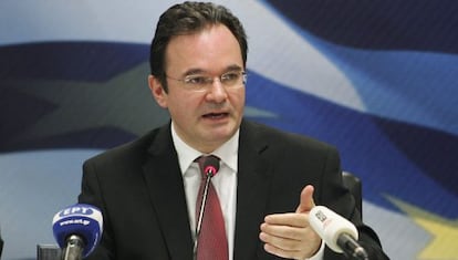 El exministro griego de Finanzas, Yorgos Papaconstantínu, durante una rueda de prensa (archivo).
