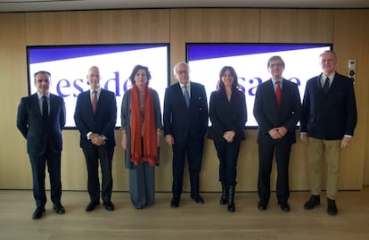 La escuela de negocios conmemoró el décimo aniversario del programa con una jornada en la que se reflexionó acerca de las claves y retos del gobierno corporativo del siglo XXI, con Helena Herrero, presidenta de HP para el sur de Europa, Oriente Medio y África, y Juan María Nin, presidente de Itínere, Habitat y MoraBanc, presidente del consejo de ITP Aero y consejero de Société Générale de Banque. Rodrigo Buenaventura, presidente de la CNMV, fue el encargado de clausurar el encuentro, al que también acudió Xavier Mendoza, director general de Esade.