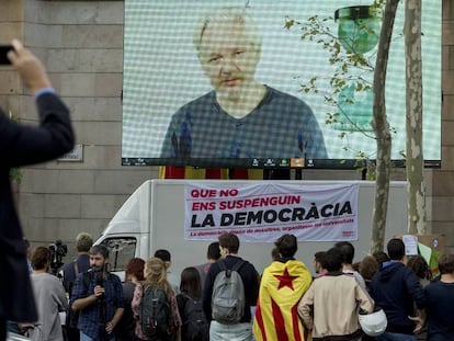 Videoconferencia de Julian Assange en Barcelona. 