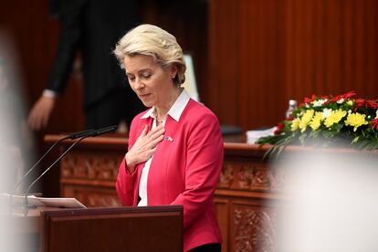 La presidenta de la Comisión Europea, Ursula von der Leyen, este jueves en Skopje (República de Macedonia del Norte).