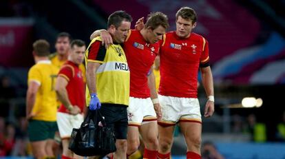 Liam Williams se reitira lesionado en el Gales-Australia.