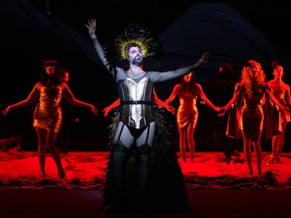 The baritone Étienne Dupuis, during a performance of 'Rigoletto,' which premiered at Madrid’s Royal Theater in December 2023.