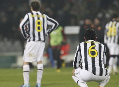 Los jugadores del Juventus, desolados tras el segundo gol del Roma.