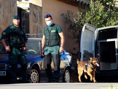 Guardias civiles en una de las macrooperaciones dirigidas por el OCON Sur, en Algeciras en el 2020.