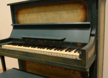 El piano de 'Casablanca', expuesto en Sotheby's antes de ser subastado.