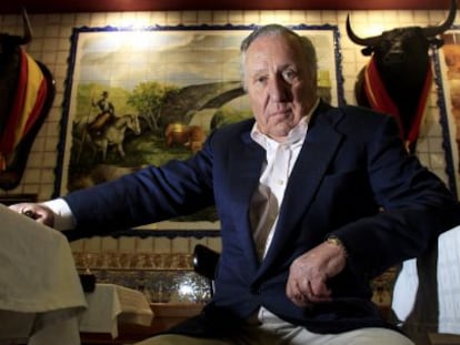 O escritor britânico Frederick Forsyth, no hotel Villa Real, Madri.