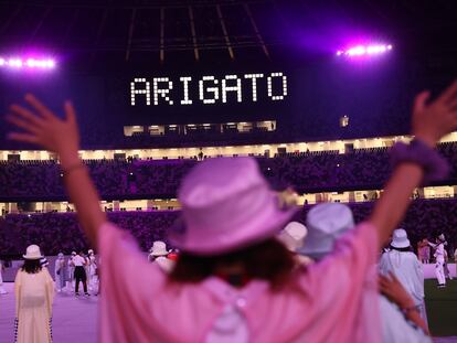 Escena de la ceremonia de clausura oficiada este domingo en el Estadio Nacional de Tokio.