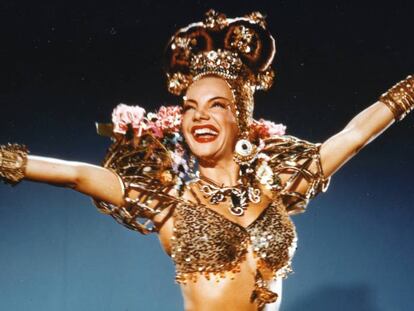 La cantante de samba Carmen Miranda.