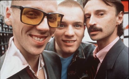 (Da esq. à dir.) Ewen Bremner, Ewan McGregor e Robert Carlyle, em cena do filme 'Trainspotting'.