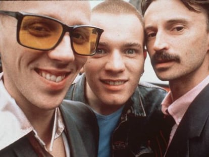 (Da esq. à dir.) Ewen Bremner, Ewan McGregor e Robert Carlyle, em cena do filme 'Trainspotting'.