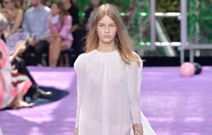 Sofia Mechetner desfilando para Christian Dior este mes en París.