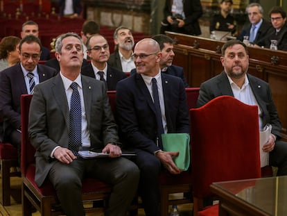 Los 12 líderes independentistas acusados por el proceso soberanista catalán que derivó en la celebración del 1-O y la declaración unilateral de independencia de Cataluña (DUI), en el banquillo del Tribunal Supremo al inicio del juicio del 'procés', en febrero de 2019.