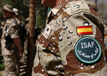 Un soldado español durante la ceremonia de relevo en el mando de la ISAF.