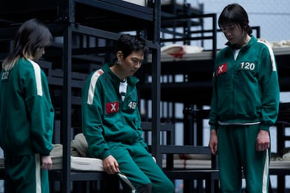 Jo Yu-ri, Lee Jung-jae y Park Sung-hoon, en la tercera temporada de 'El juego del calamar'.