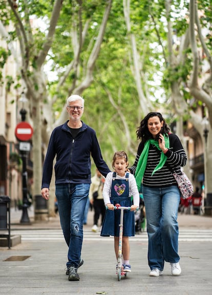 El matrimonio formado por la italiana Margherita Pranzo y el neozelandés Steve McLeod, con su hija Bianca.