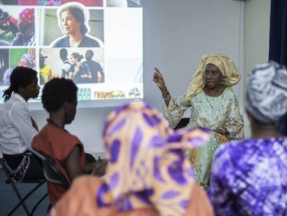 La estilista, diseñadora y escenógrafa senegalesa Oumou Sy durante una charla dentro del festival. 