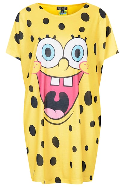 Moschino ha 'triunfado' en el street style gracias a su colección inspirada en Bob Esponja. Topshop tiene su propia versión (26 euros).