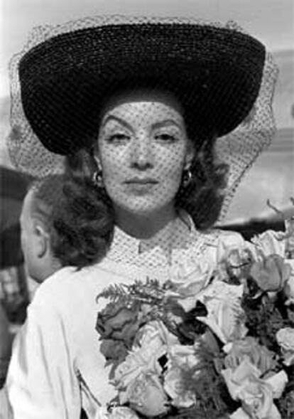 María Félix, a su llegada al aeropuerto de Barajas, Madrid, en 1951.