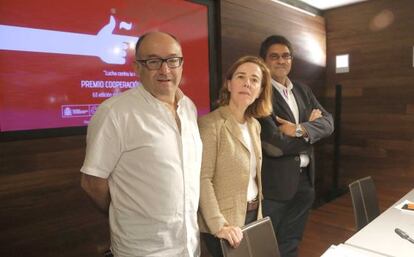 José Luis Rebordinos, director del Zinemaldia, junto a Itziar Taboada y Rubén López Pulido, ambos de la Agencia Española de Cooperación.