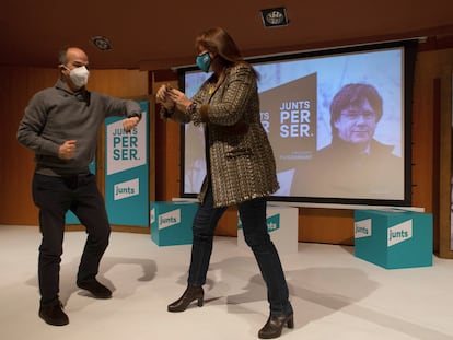 Laura Borràs y Jordi Turull durante un acto de campaña de JxCat.