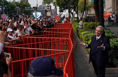 Luis María Aguilar sale de la Suprema Corte al finalizar la sesión en la que se discutió la Reforma al Poder Judicial, en noviembre de 2024.