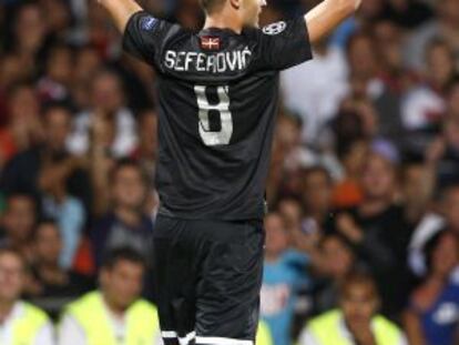 Seferovic celerba el gol al Olympique de Lyon