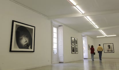 Exposición de Alberto García-Lix en la galería de Aizpuru, en septiembre de 2012. 