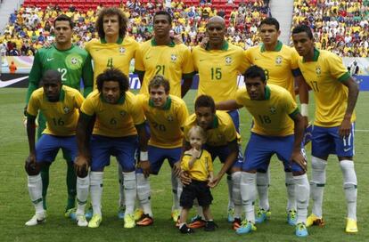 El equipo titular de Brasil, con Marcelo y Neymar.