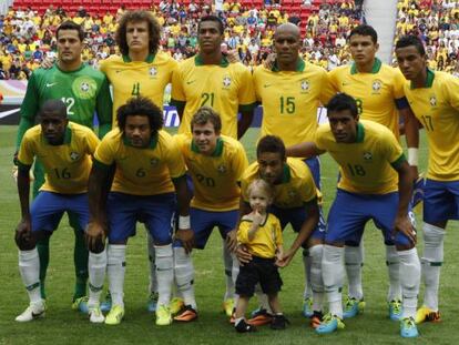 El equipo titular de Brasil, con Marcelo y Neymar.