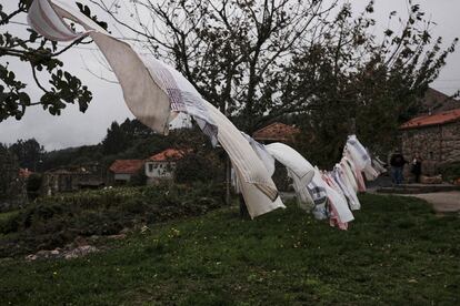 A reference to the rags from the work 'Rag Line', in Elena del Rivero's artistic action in Galicia, 'La quema'. Image provided