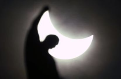 El eclipse, en Milán (Italia).