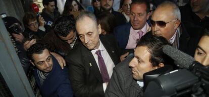 El ex máximo accionista del Betis Manuel Ruiz de Lopera, en los juzgados sevillanos el pasado diciembre.
