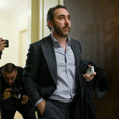 El empresario Víctor de Aldama, a su llegada a la comisión de investigación sobre el material sanitario para los efectos de la COVID-19, en la sede del Parlamento de Canarias, a 30 de enero de 2025, en Santa Cruz de Tenerife, Tenerife, Canarias (España). El empresario comparece a petición de Coalición Canaria, Partido Popular y Vox.
30 ENERO 2025
Europa Press Canarias
30/01/2025