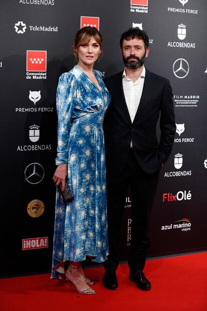 Marta Nieto acudió acompañada de su pareja, el director Rodrigo Sorogoyen. La actriz eligió un vestido azul de Paco Rabanne, el bolso Metropolitan de Carolina Herrera y sandalias de Pura López.