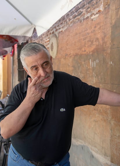 Raimundo Garzón, dueño de una cafetería de Cabra del Santo Cristo (Jaén).