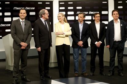 Debate de los candidatos a la presidencia de la Comunidad de Madrid en las elecciones autonómicas del 24-M, en Telemadrid. Desde la izquierda: Ignacio Aguado (Ciudadanos), Ángel Gabilondo (PSOE), Cristina Cifuentes (PP), José Manuel López (Podemos), Ramón Marcos (UPyD) y Luis García Montero (IU), momentos antes de defender sus programas ante las cámaras, el 11 de mayo de 2015.