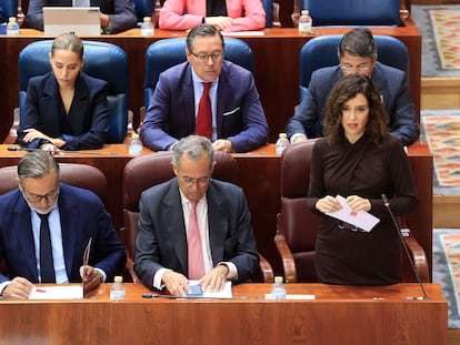 La presidenta de la Comunidad de Madrid, Isabel Díaz Ayuso, interviene en el pleno de la Asamblea de Madrid, este jueves.