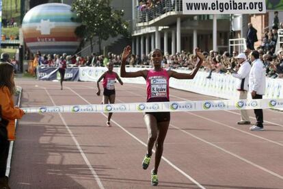 La corredora et&iacute;ope Hiwot Ayallew se proclama vencedora en la prueba de femenino absolutode Elgoibar.